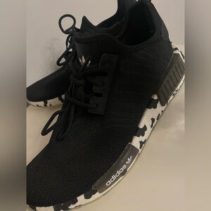 NEW Adidas Unisex Black Sneakers